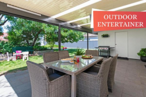 Charming 3-Bedroom Sandstone Haven with free wine